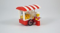 Popcorn berwarna kuning ini ternyata dibuat dari Lego lengkap dengan penjual dan gerobaknya. Foto: Istimewa
