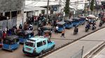 Duh, Depan Stasiun Jatinegara Kembali Semrawut dan Macet
