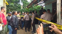 Untuk menyelesaikan penyelidikan itu, polisi menggelar rekonstruksi di rumah petak mereka tinggali di Dusun Sukamulya, Desa Pinayungan, Kecamatan Telukjambe Timur. Aparat memasang garis polisi di tempat korban dan suaminya tinggal. 