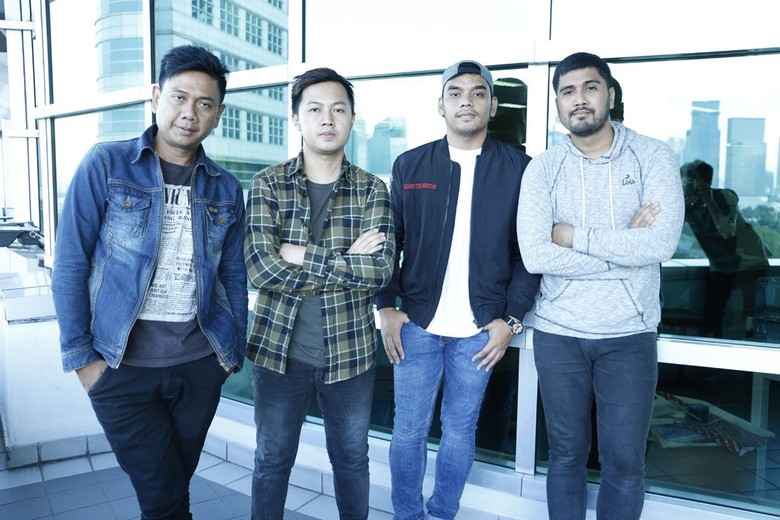 Tiket dan Jatuh Bangun Pergantian Personel Tiket dan Jatuh Bangun Pergantian Personel