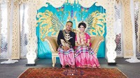 Afif yang merupakan keponakan Wapres Jusuf Kalla tampak semringah mempersunting Tistha Nurma. Foto: Instagram/tisthanurma