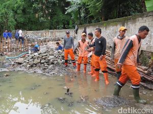 Anies: Warga di Bantaran Sadar, Harus Ada Pelebaran Kali Jati Padang