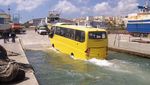 Bus Atau Perahu? Ini Transportasi Amphibi