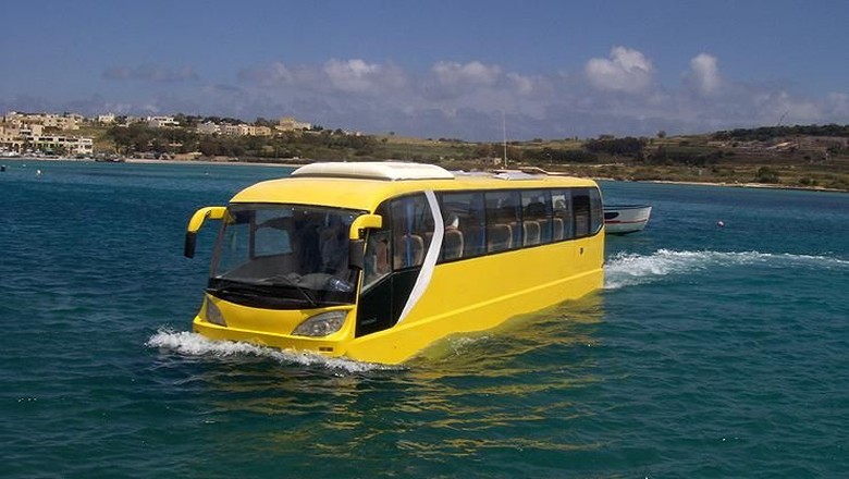 Bus Atau Perahu? Ini Transportasi Aphibi Di Malta terdapat terobosan kendaraan yang bisa melayani tranportasi baik di darat maupun di air, salah satunya bus aphibi ini.