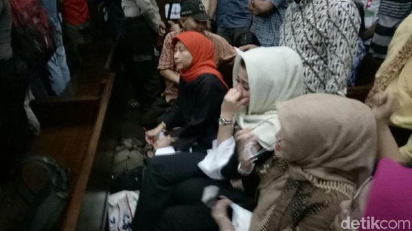Foto: Tangis Istri Novanto di Pengadilan Tipikor