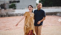 Ini keceriaan mereka kala berfoto prewedding. Foto: Instagram/tisthanurma