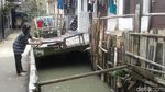 Potret Kali Pulo yang Mirip Got karena Tertutup Rumah Warga