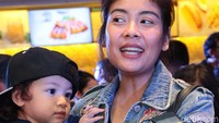 Alex yang juga berjenis kelamin perempuan lucu banget ya!