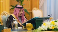 Raja Arab Saudi Salman bin Abdulaziz al-Saud menyumbangkan US$ 150 juta (Rp 2 triliun) untuk Wakaf Islam Yerusalem. Wakaf Islam Yerusalem merupakan badan yang ditugaskan untuk mengawasi tempat-tempat suci Islam di Yerusalem Timur.  Foto: Saudi Press Agency/Handout via REUTERS