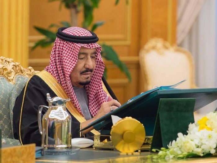 Saudi Arabias King Salman bin Abdulaziz Al Saud presides over a cabinet meeting in Riyadh, Saudi Arabia, December 12, 2017. Saudi Press Agency/Handout via REUTERS ATTENTION EDITORS - THIS PICTURE WAS PROVIDED BY A THIRD PARTY. NO RESALES. NO ARCHIVE.