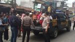 Foto: Ribuan Angkot Mogok, Ratusan Armada Polisi Angkut Warga Medan