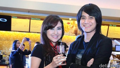 Dikabarkan Putus, Kevin Aprilio Malah Makin Mesra dengan Vicy Melanie