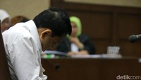 Novanto tidur saat sidang pembacaan dakwaan.