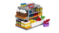 Kalau yang ini susunana Lego yang dibentuk mirip mini market.  Foto: Istimewa