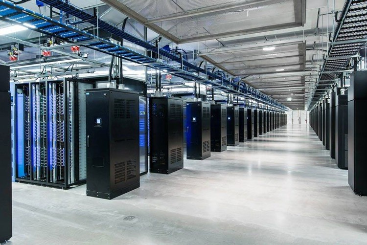 Di Data Center Raksasa Ini Foto Narsis Facebook Disimpan