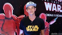 Aktor dan presenter ini memang terlihat awet muda.