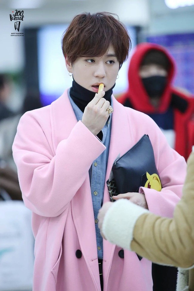 Cukup banyak idol KPop yang suka lip balm keluaran Burt & Bees. Yugyeom GOT7 adalah salah satunya. Foto: ist