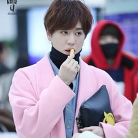 Cukup banyak idol KPop yang suka lip balm keluaran Burt & Bees. Yugyeom GOT7 adalah salah satunya. Foto: ist