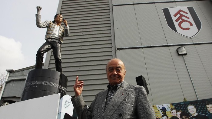 LONDON, ENGLAND - APRIL 03:  Fulham chairman Mohamed Al Fayed unveils a statue in tribute to Michael Jackson prior to the Barclays Premier League match between Fulham and Blackpool at Craven Cottage on April 3, 2011 in London, England.  (Photo by Ian Walton/Getty Images)