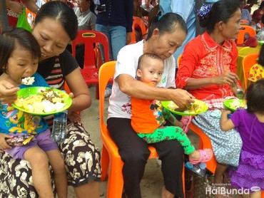 Nyam! Enaknya Makan Siang Ramai-ramai