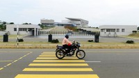 Bandara mewah ini dibuka pada bulan Maret 2013 oleh Presiden Rajapaksa. Namun tidak disangka, nasib bandara ini malah begitu terpuruk (Lakruwan Wanniarachchi/AFP)