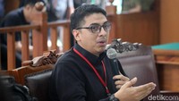 KPK menghadirkan ahli pakar hukum tata negara dari UGM, Zainal Arifin Mochtar.