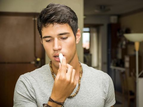 Berbibir Kering, Pentingkah Simpan Lip Balm di Kantong Seperti Sandi Uno?