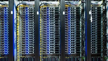 Server yang menangani arus data di Facebook. (Foto: Facebook)