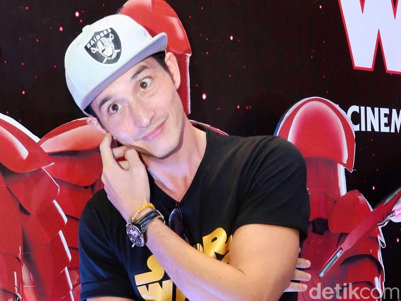 Beredar Foto Mesra, Mike Lewis Merasa Dimanfaatkan Lucinta Luna Beredar Foto Mesra, Mike Lewis Merasa Dimanfaatkan Lucinta Luna