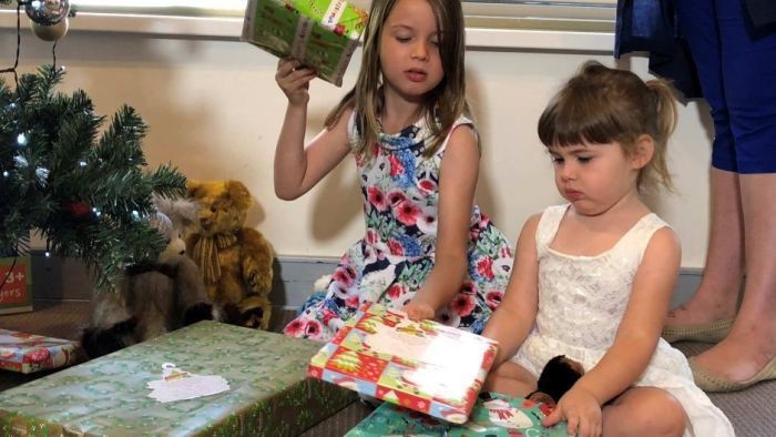 Sekitar 1,6 Juta Orang Tua Australia Akan Kesulitan Beli Hadiah Natal