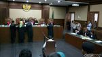 Momen Novanto Dipapah untuk Duduk di Kursi Terdakwa