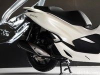Honda PCX Versus Yamaha Nmax, Jagoan Mana?