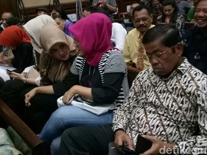 Idrus Marham Hadiri Sidang Perdana Setya Novanto