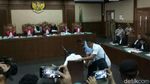 Momen Novanto Dipapah untuk Duduk di Kursi Terdakwa