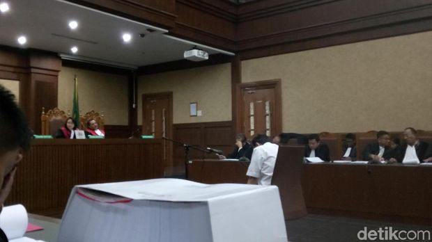 Setya Novanto Terus Menunduk Saat Jaksa Bacakan Dakwaan