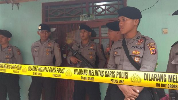  Pembunuhan keji ini berawal saat Kholil dan Nindya terlibat cekcok mulut di tempat kos mereka di Karawang.