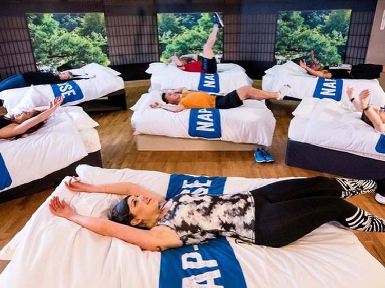 Foto: Kelas Fitness Ini Ajari Cara Olahraga dengan Tidur Siang
