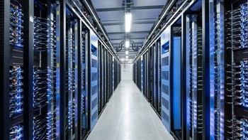 Masifnya data elektronik yang harus disimpan dan diproses Facebook membuat peran data center ini sangat vital. Data center Facebook menyimpan informasi 2,2 miliar pengguna aktif Facebook saat ini. (Foto: Facebook)