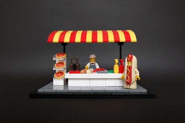 Wah, Miniatur Gerai Makanan Ini Ternyata Terbuat dari Lego!