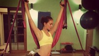 Eit, satu lagi enggak boleh ketinggalan. Luna Maya yang suka yoga dan workout ini pun layak menyandang predikat body goals.  (Foto: Instagram/@lunamaya)