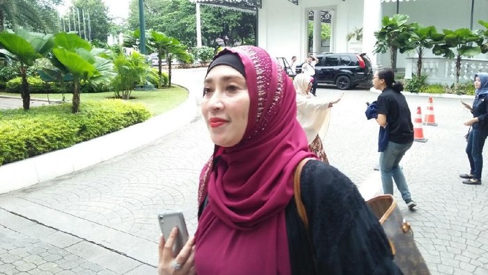 Datangi Balai Kota, Firza Husein Ingin Audiensi dengan Anies