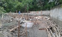 Penampakan tanggul Kali Pulo selesai diperbaiki