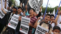 Massa kembali menggelar aksi bela Palestina di depan Kedutaan Besar AS di Jalan Merdeka Selatan, Gambir, Jakarta Pusat.