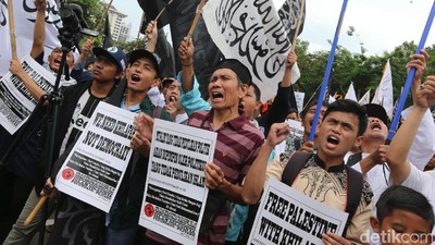 Seruan Khilafah Menggema di Kedubes AS