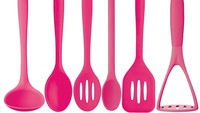 Sutil, ladle hingga alat untuk membuat mashed potato warna shocking pink ini siap membantu Anda mengaduk dan mencampur masakan. Meskipun warnanya cantik, pastikan Anda membeli yang berlabel food grade. Foto: Istimewa