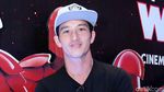 Forever Young! Mike Lewis yang Awet Muda