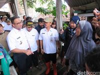 Anies Baswedan cek aliran Kali Pulo di Jatipadang