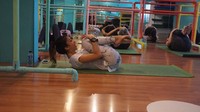Bagi pecinta yoga pasti mudah untuk melakukan olahraga ini, karena di akhir sesi ada gerakan yoga. Foto: Widiya Wiyanti/detikHealth