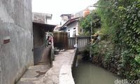 Kondisi penyempitan Kali Pulo di Jatipadang Jakarta Selatan