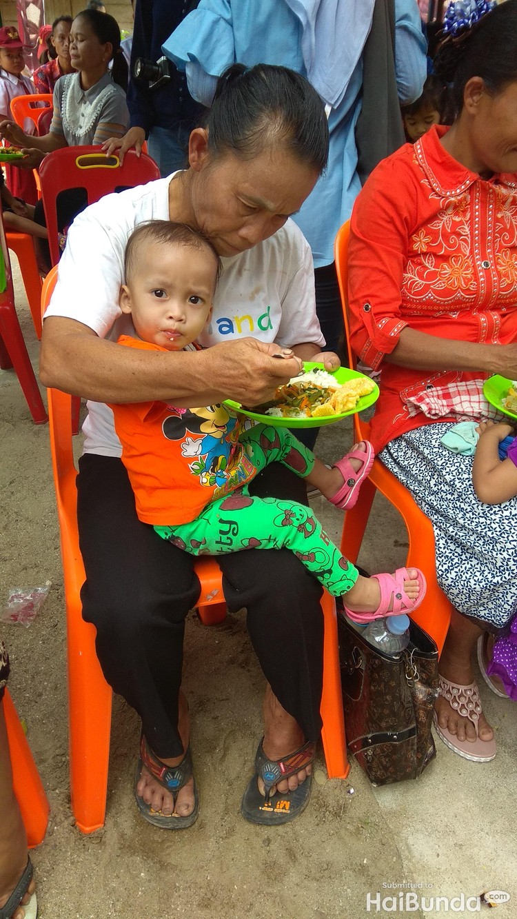 Nyam! Enaknya Makan Siang Ramai-ramai